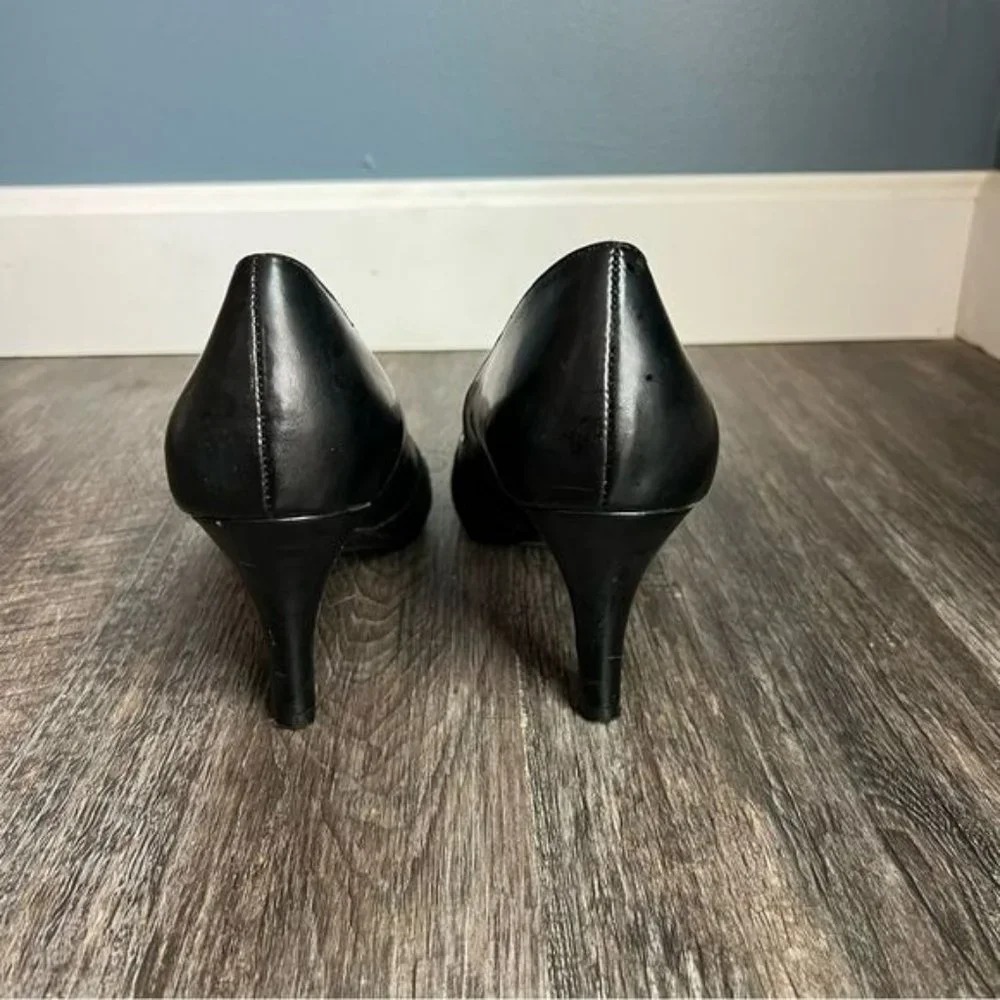 East 5th heels - black - size 9